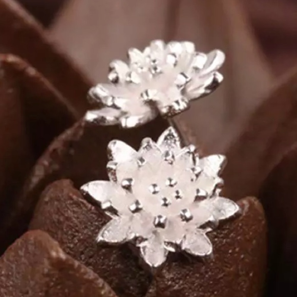 NEW!💙💎LOTUS! SO ADORABLE!💎💙SILVER PLATED STUDS - Picture 8 of 13